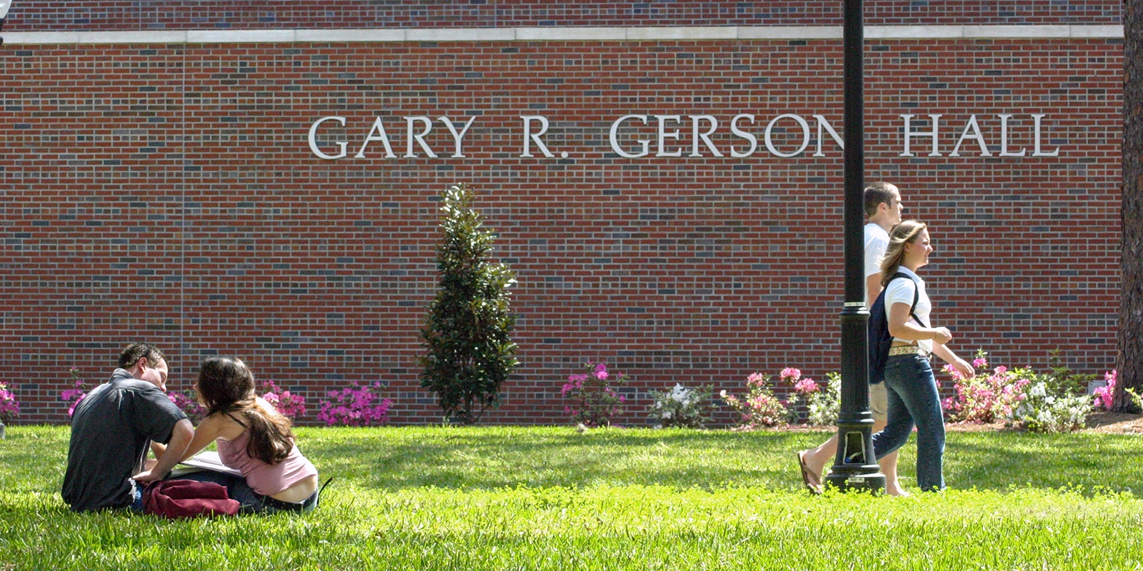 UF Warrington students sit or walk outside Gerson Hall, the location of the Fisher School of Accounting and Warrington's Master of Accounting