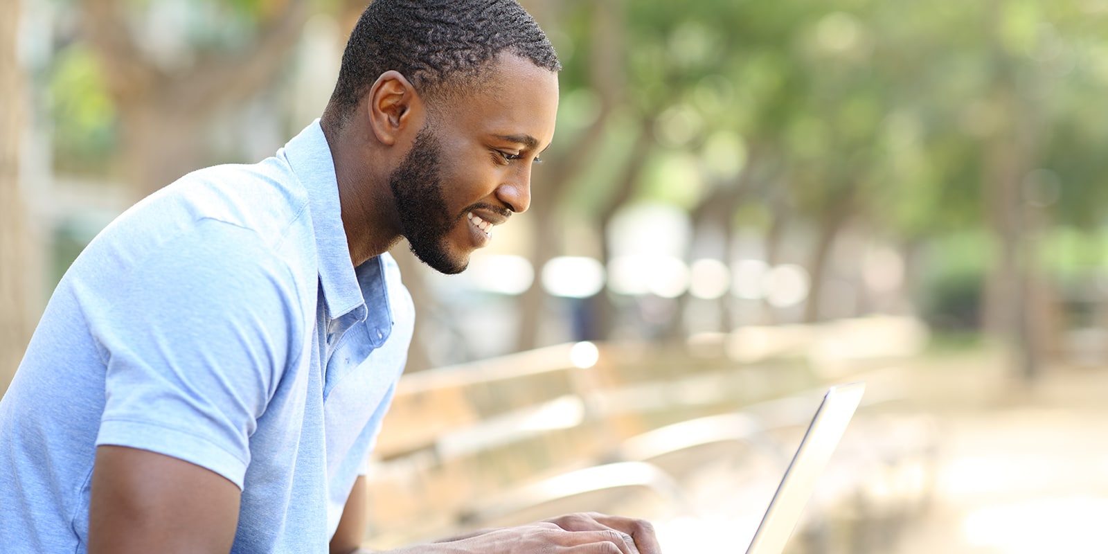 A student from UF Warrington's Online MBA program logs into a synchronous professional development course while outside