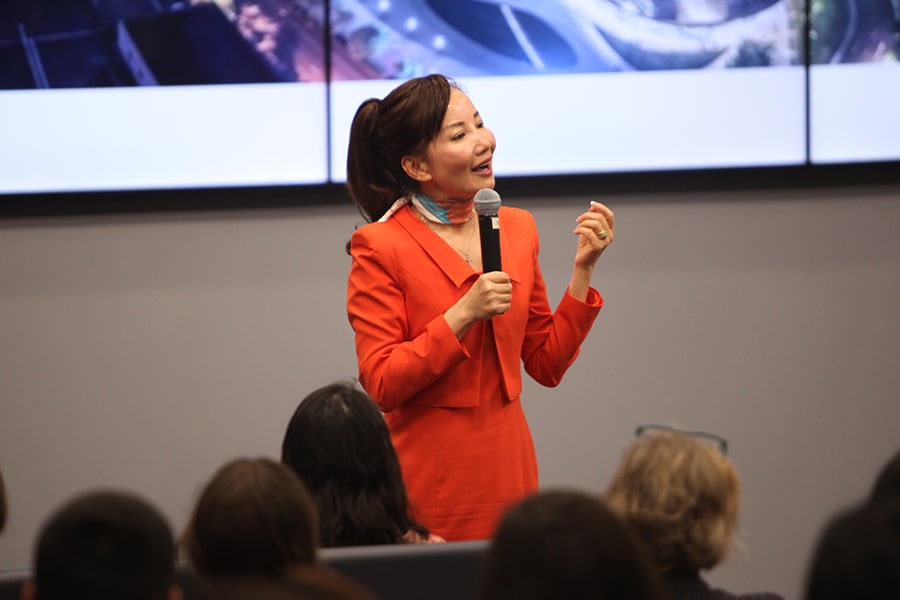 Warrington Alumni Jane Sun (BSAc '92) during a presentation