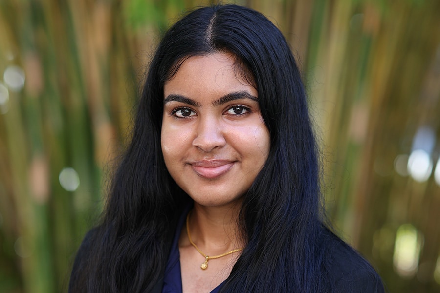 Shivani Sivasamy Headshot